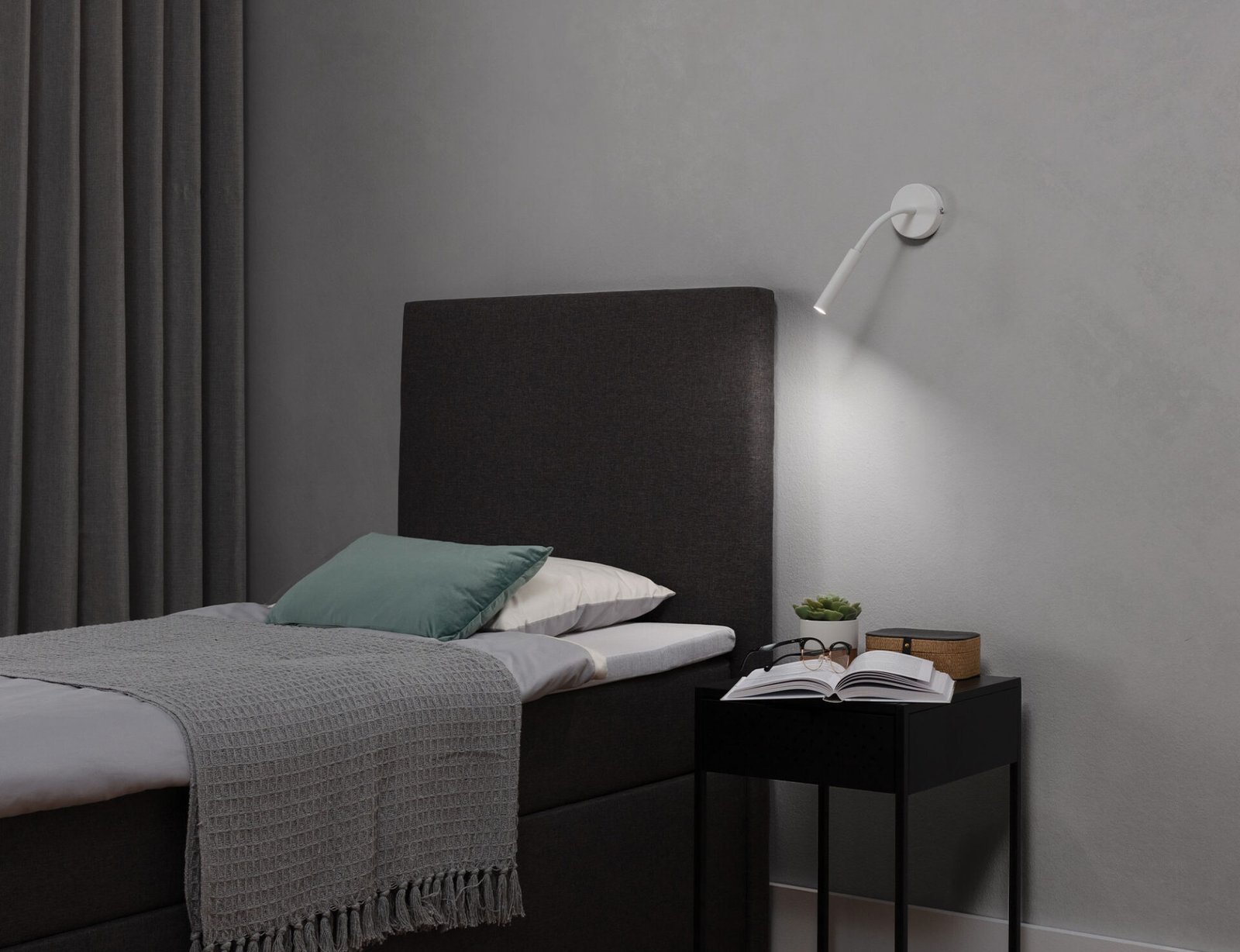 Vespillo, 35x8 cm, white, 1-light wall lamp - Image 2